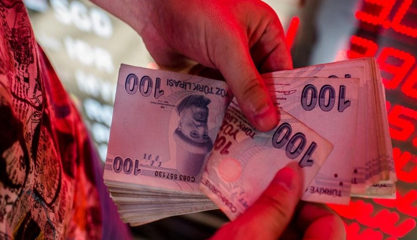 ค่าเงินลีราร่วงหลังปธน.ตุรกีปลดผู้ว่าแบงก์ชาติเหตุขึ้นดอกเบี้ยนโยบายเพื่อรับมือเงินเฟ้อสู่ระดับ 19%